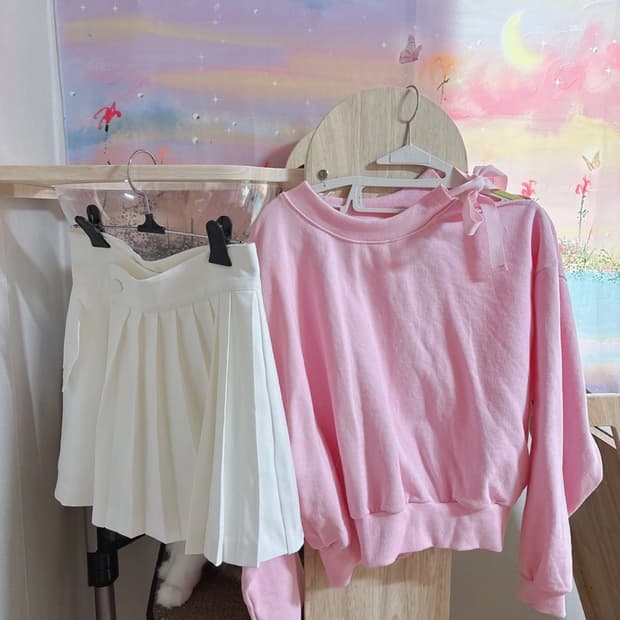 딸기우유 언발오프숄더 맨투맨(거의새옷)