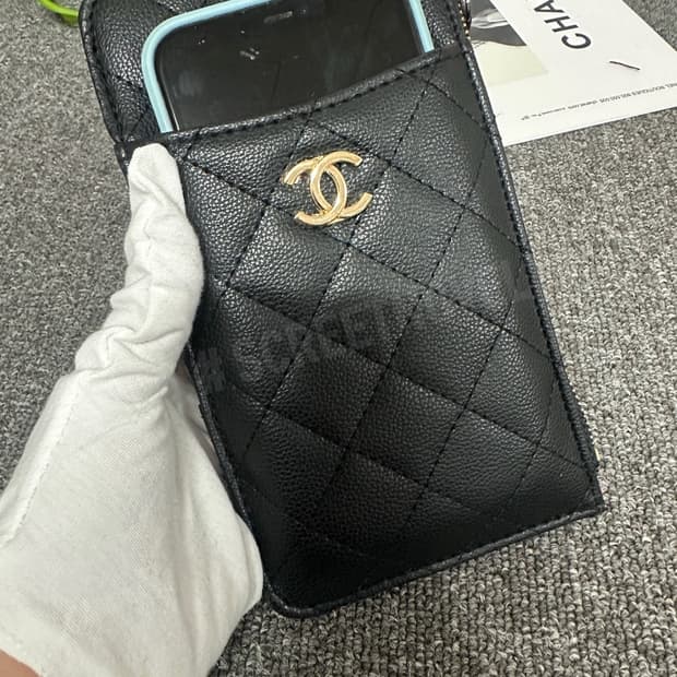 샤넬뷰티 캐비어 클래식 폰 홀더 파우치 블랙