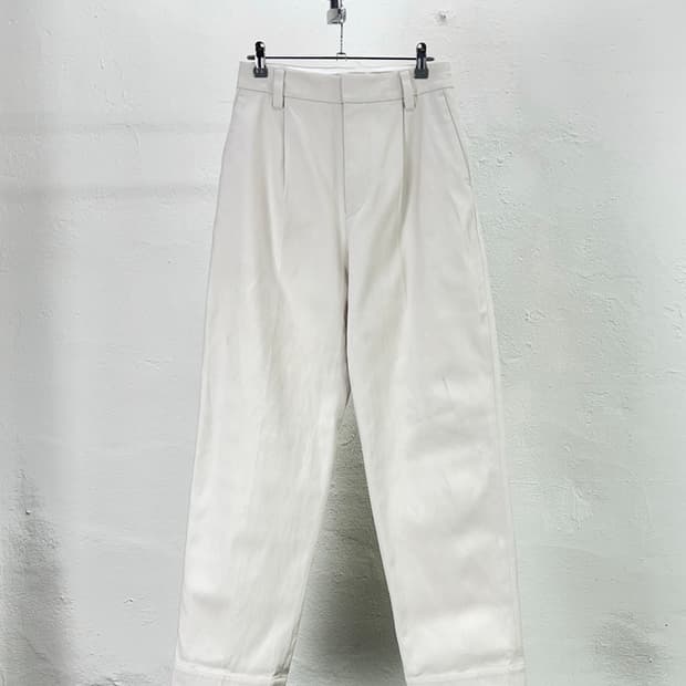 마가렛 호웰 아이보리 코튼 테이퍼드 원턱 치노 팬츠