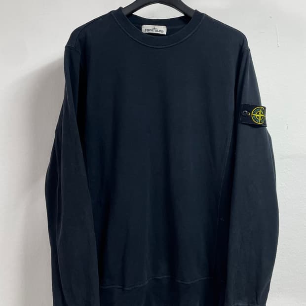 스톤아일랜드 와펜 검정 맨투맨 (on.371)