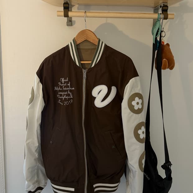 반디 더 핑크 x 알파 인더스트리 봄버 자켓 리드 그레이