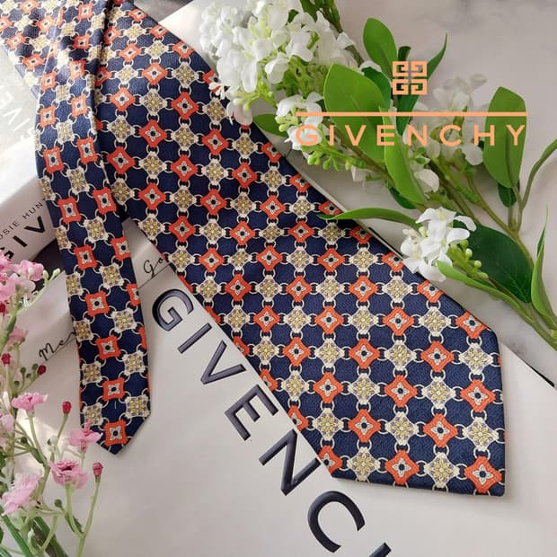 지방시 실크 네이비 기하 패턴 넥타이 9.9cm A+등급 K1628
