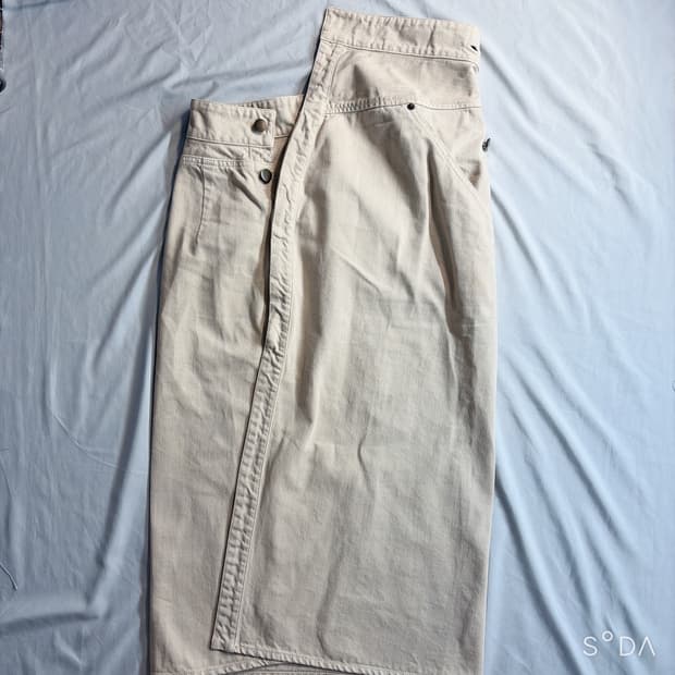 자크뮈스 언발란스 랩 미디 스커트