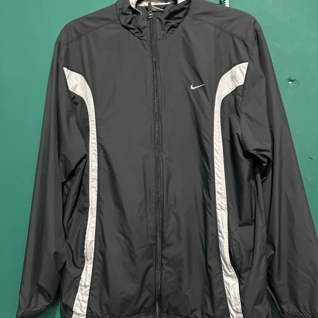나이키 고프코어 바람막이 L
