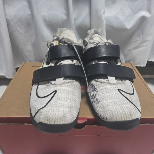 나이키 로말레오4 275사이즈