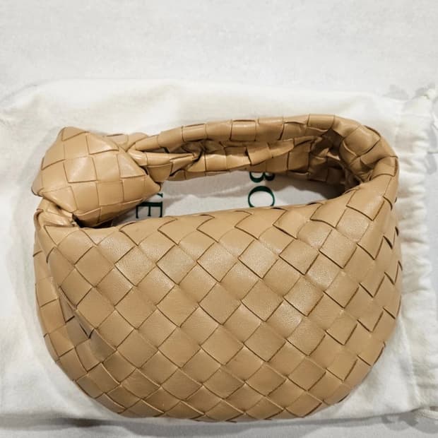 보테가베네타 미니조디 아몬드컬러