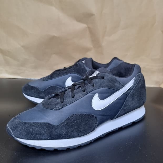 나이키 아웃버스트 운동화245