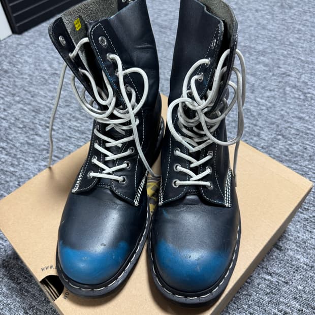 닥터마틴 1919 255사이즈