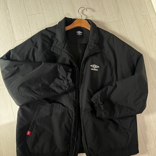 엄브로 클래식 패딩 봄버 자켓