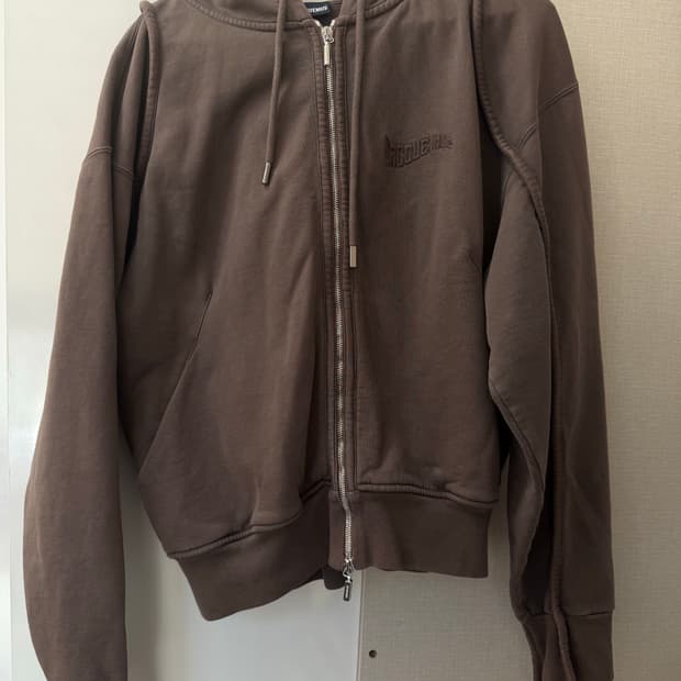 자크뮈스 브라운 후디