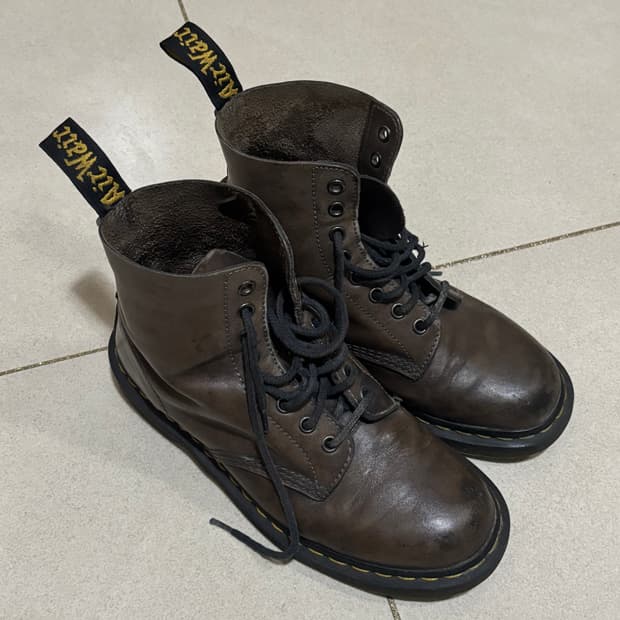 닥터마틴 1460 브라운 8홀 EU41