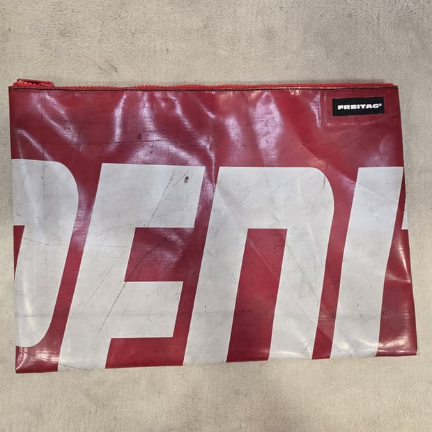 프라이탁 남여공용 클러치백 레드/화이트