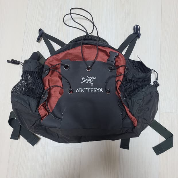 아크테릭스 Q10 럼버백