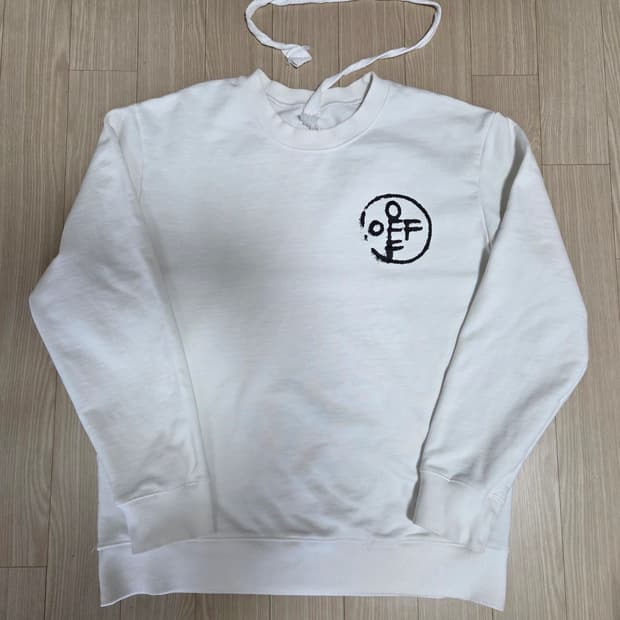 오프화이트 프린트 맨투맨