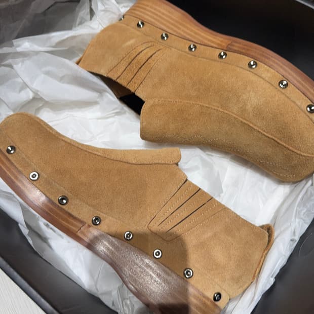 문선 웨스턴 스티치 스터드 클로그