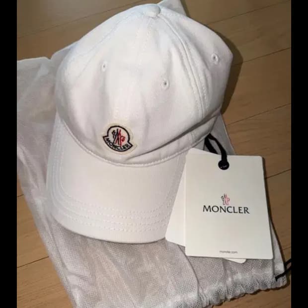 몽클레어 모자 화이트