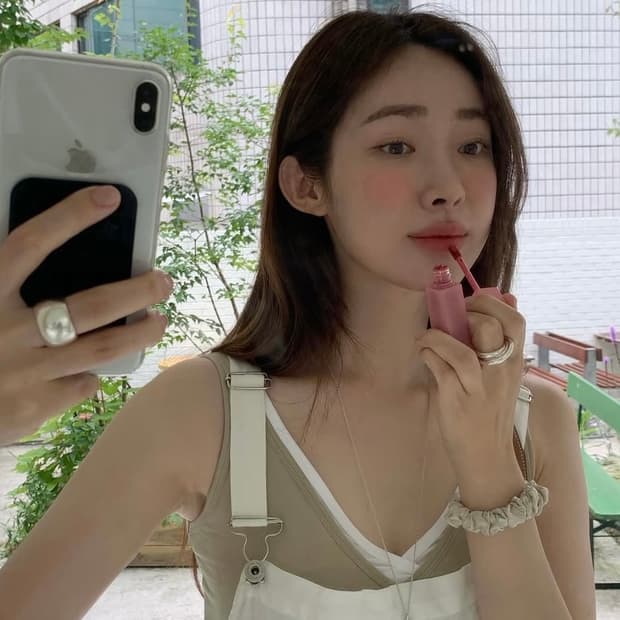 리포스 V Neck Sleeveless T-shirts 차정원 착용