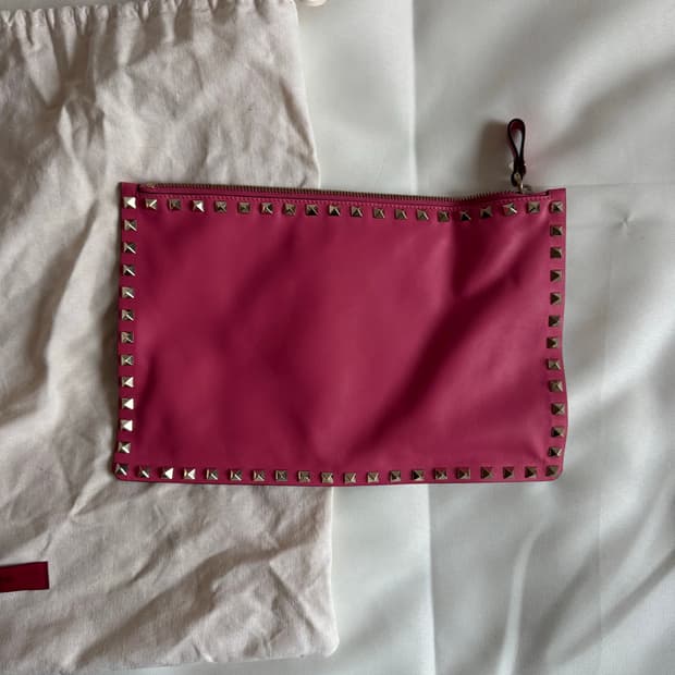 발렌티노 락스터드 핑크 클러치백