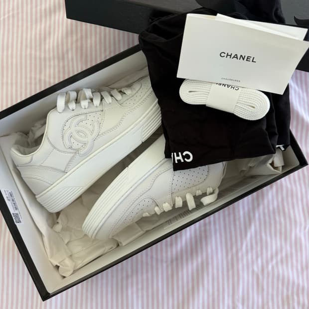 샤넬포스 카프스킨 스니커즈 EU 37.5 화이트