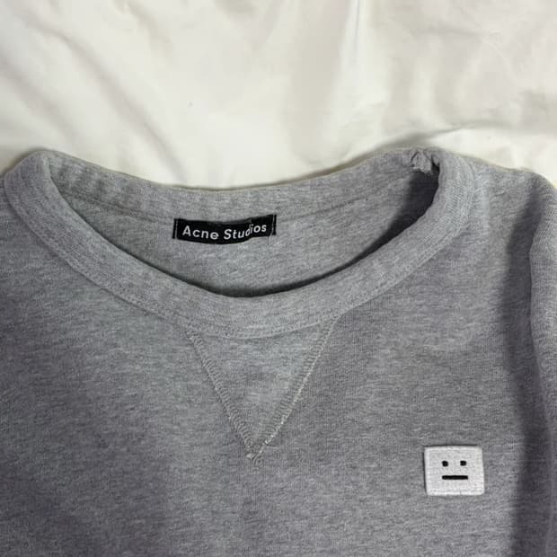 아크네스튜디오 핀트페이스 맨투맨 L