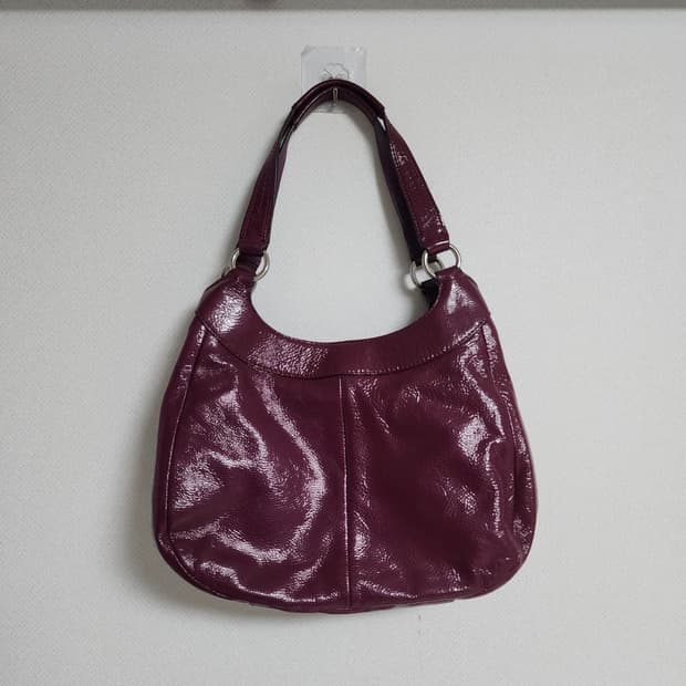 코치 페이턴트 레더 에나멜 호보백 가방