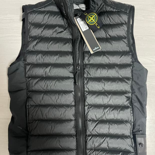 (새상품) 스톤아일랜드 룸 우븐 패딩조끼 블랙 M