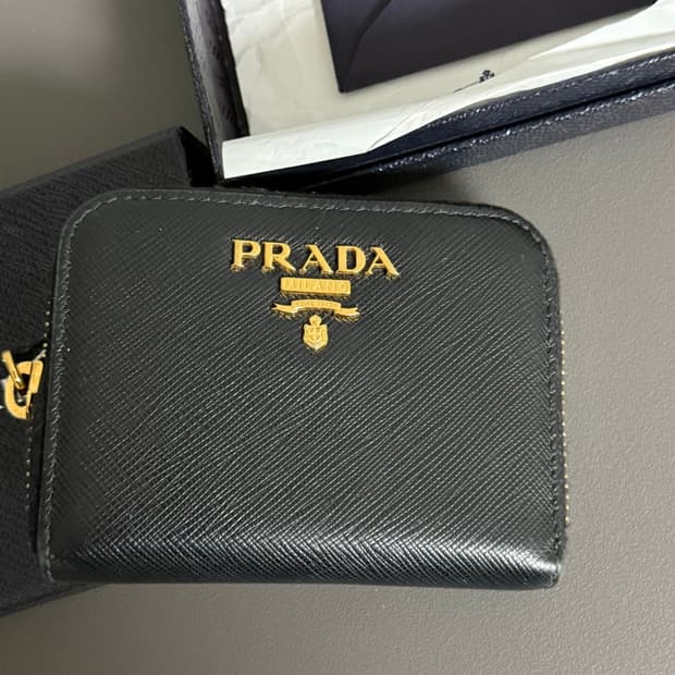 프라다 사피아노 블랙 반지갑 카드지갑