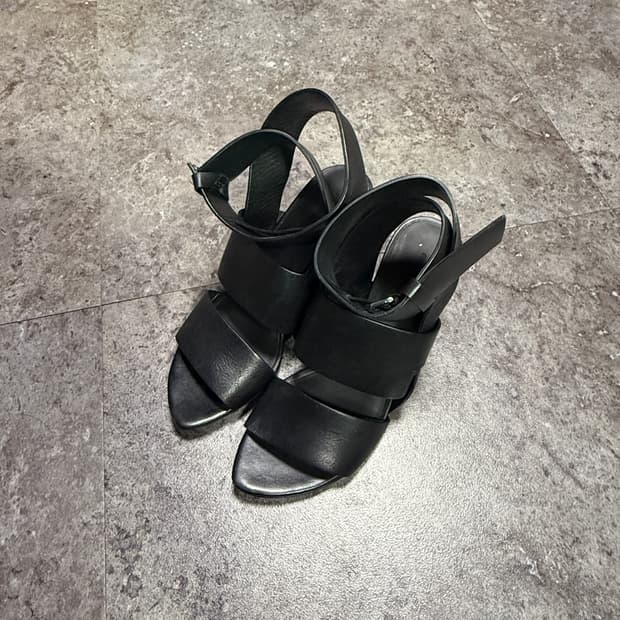 알렉산더왕 스트랩 샌들 36