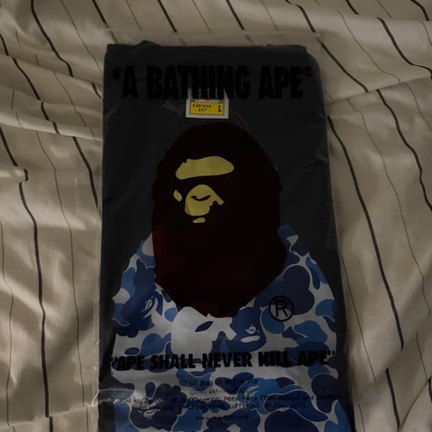 베이프 반팔티 새상품 L사이즈