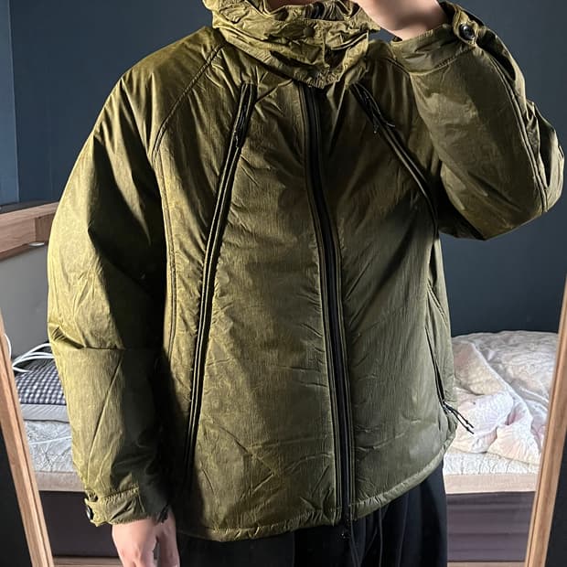 [새상품]언어펙티드 패디드 오블리크 집 점퍼 크랙올리브