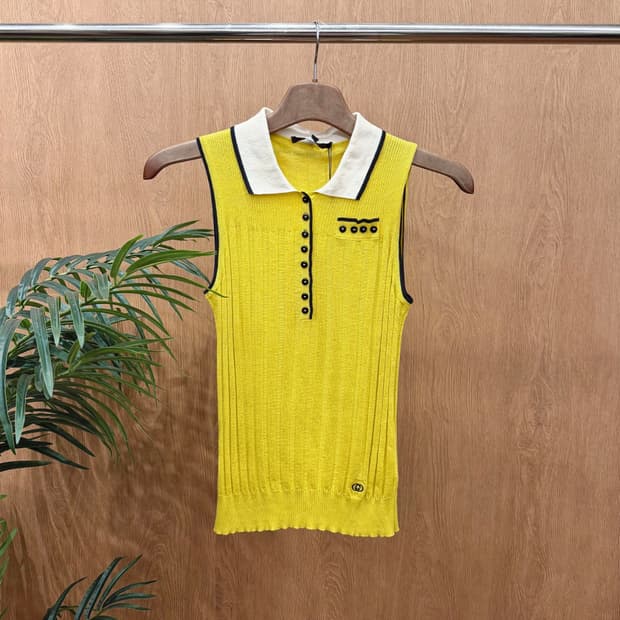 구찌 슬리브리스 골지 니트 카라넥 로고 자수 디테일 슬림핏 옐로우