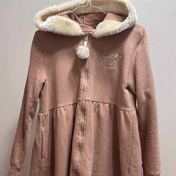 라떼갸루 폼폼이 후드집업 큐빅