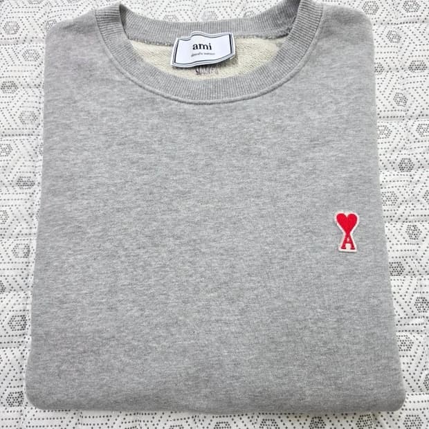 AMI 아미 스몰 하트 로고 맨투맨