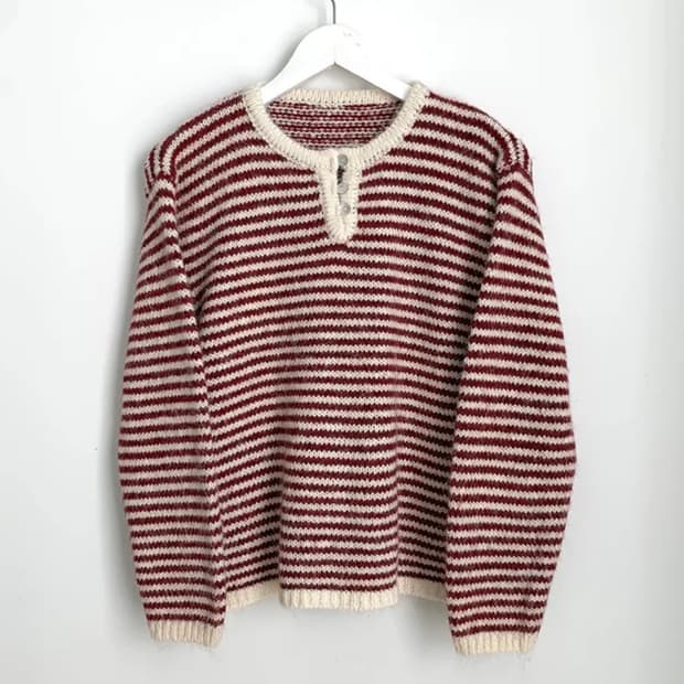 배색 단가라 스트라이프 루즈핏 라운드넥 긴팔니트 레드