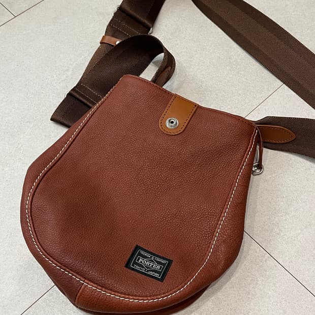 포터 레더 크로스백