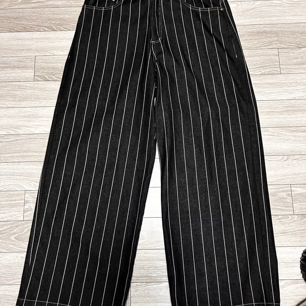 아캄 스트라이프 데님 팬츠 Striped Cinch Back Denim