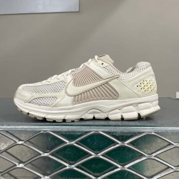 나이키 줌 보메로 5 페일 아이보리 245