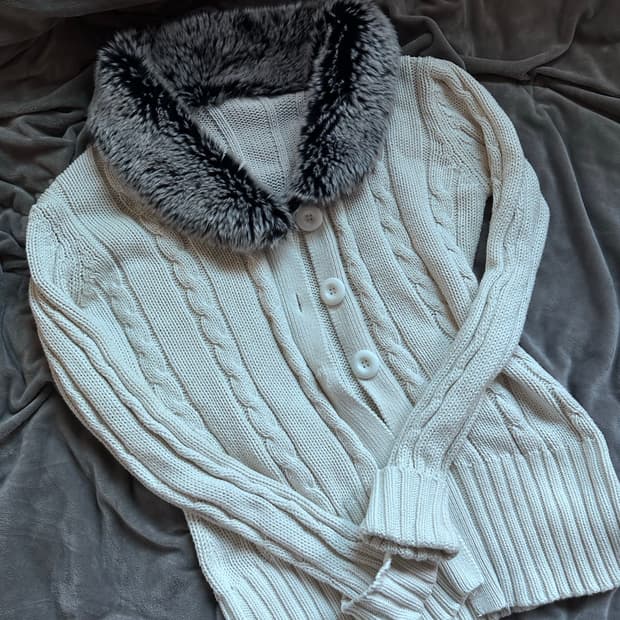 홍콩 퍼 가디건 판매합니다