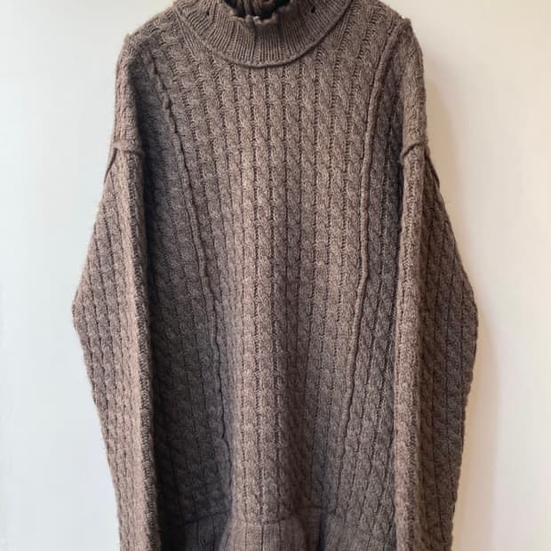 돌체앤가바나 라나울 하이넥 니트 판매합니다