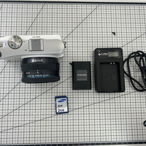 samsung NX100 카메라 화이트