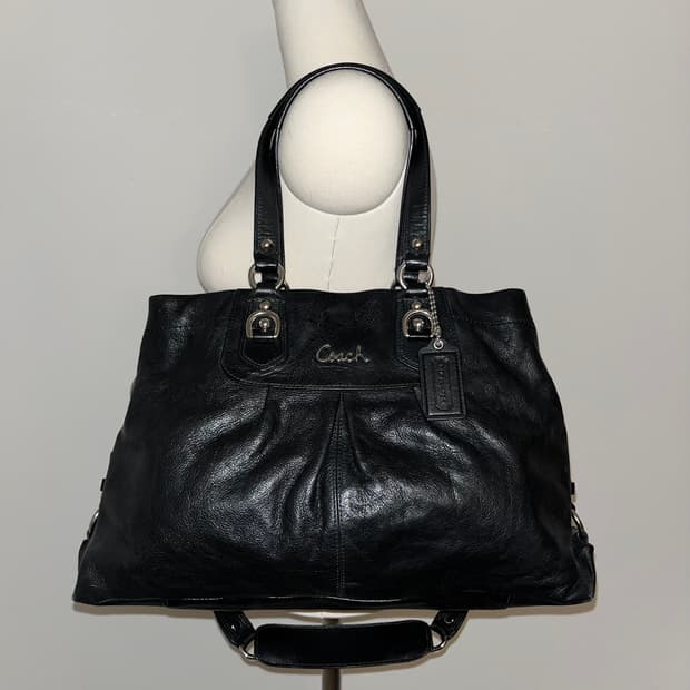 📦 Coach big black Shoulder Bag