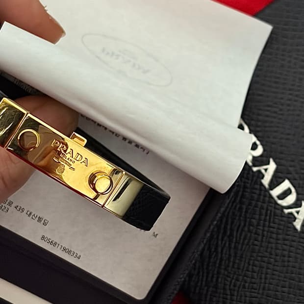 프라다 사피아노 레더 브레이슬릿 블랙