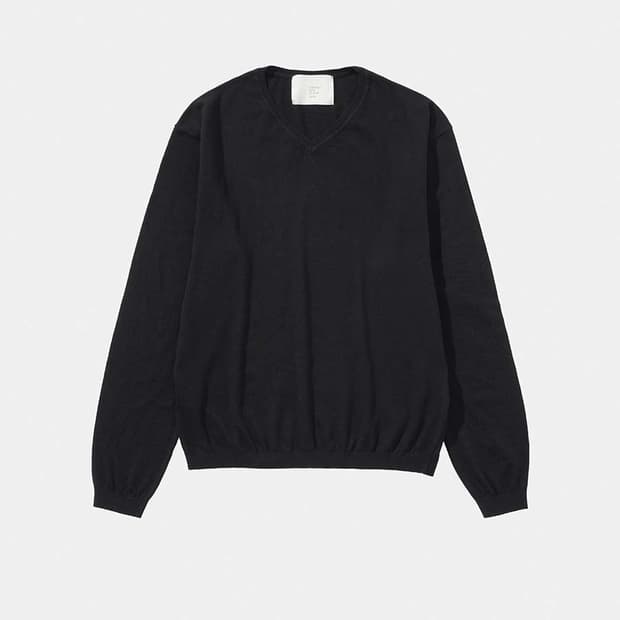 강정석 브이넥 니트