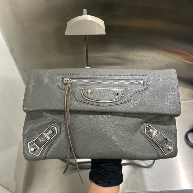 발렌시아가 엔벨롭 클러치백