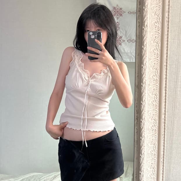 Wave lace sleeveless top
