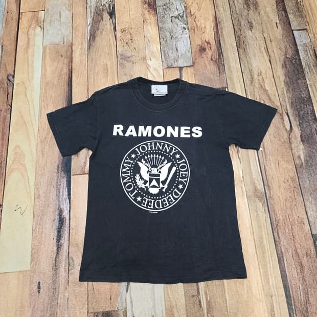 Vintage 90s RAMONES Chaser 티셔츠