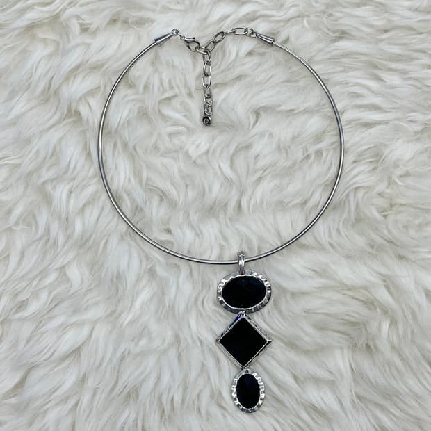 고딕 오닉스 드롭 네크리스