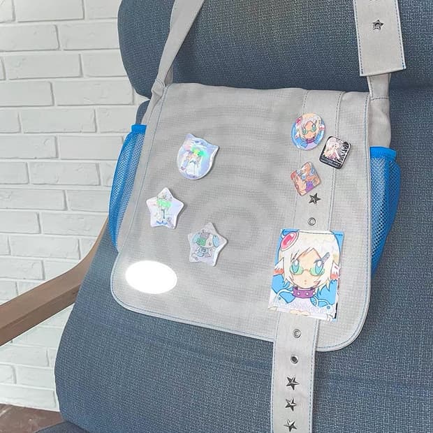 Hashtag DDD X oliwa 그레이 메신저백