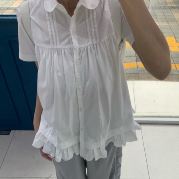 화이트 핀턱 블라우스
