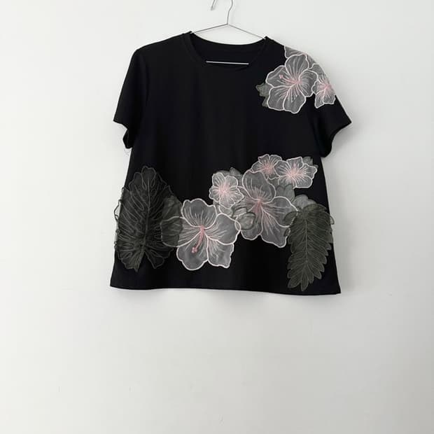 Hibiscus sheer half top / black